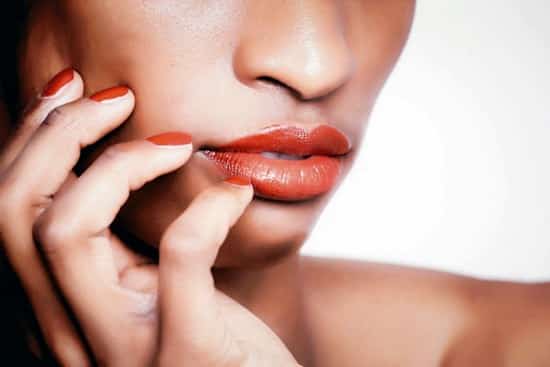 How to Get Rid of a Cold Sore Scab (and Reduce the Healing Time)