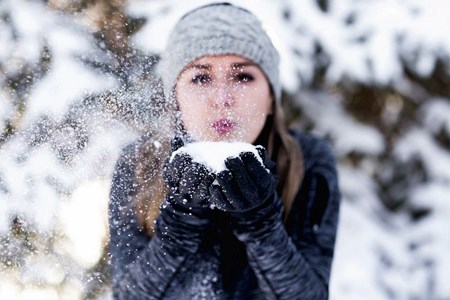Using ice to reduce cold sore pain
