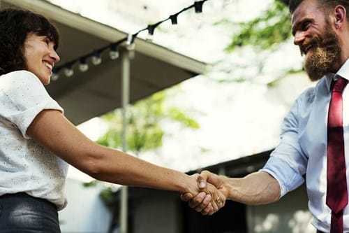 Can shaking hands spread the herpes simplex virus?